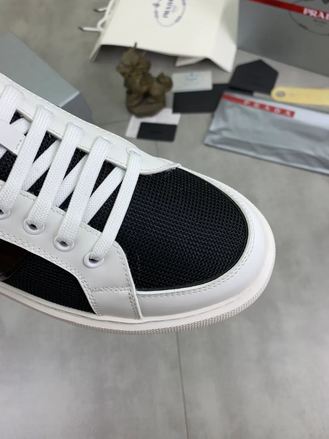 Men's men's shoes 💰P542💰 [New style] popular models are on the official website, 🆘 The trendy brand (Prada) mainly promotes popular models, avant-garde and versatile fashionable men's shoes private version mold opening, cowhide surface splicing 1:1.. Fashionable and simple, original imported cowhide lining cowhide feet; the atmosphere and personality are more fashionable, eye-catching and pursuing class. It will subvert the old idea and be a must-have for fashionistas with you! Must keep it! Tall and comfortable, large and low, high-end quality workmanship. Size: 38-44 4️⃣colors available.